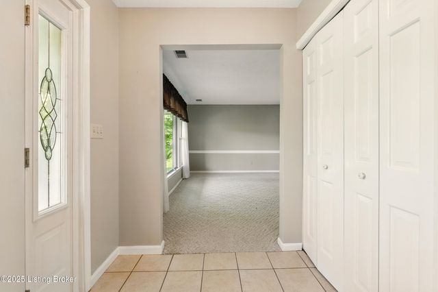 200 Castlerock Dr, Shepherdsville, KY 40165