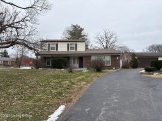 200 Castlerock Dr, Shepherdsville, KY 40165