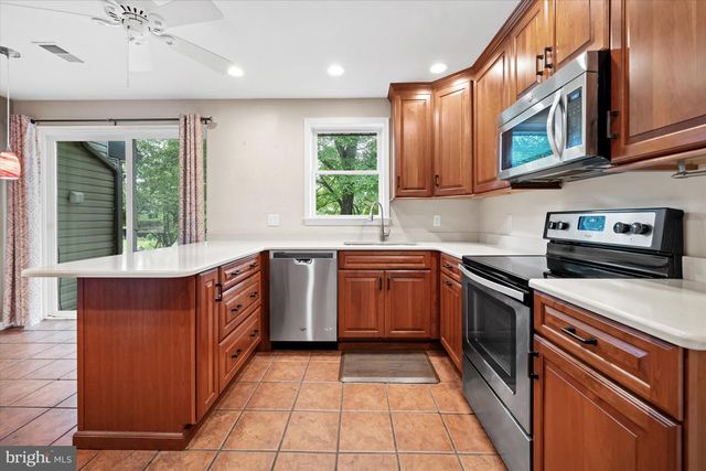 18 WRANGLER RD, Newark, DE 19711