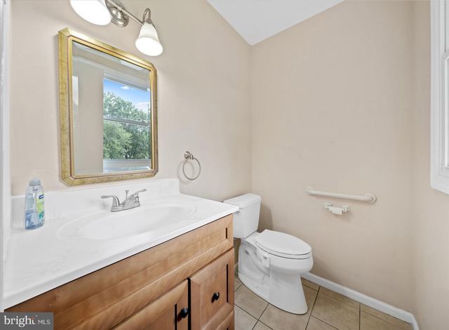18 WRANGLER RD, Newark, DE 19711