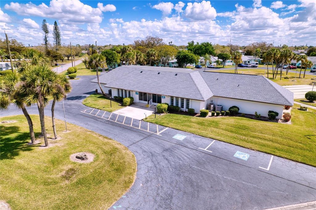 Image 27 of property listing at 3803 41ST STREET COURT W 3803, Bradenton, FL 34205