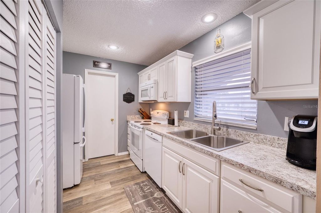 Image 7 of property listing at 3803 41ST STREET COURT W 3803, Bradenton, FL 34205