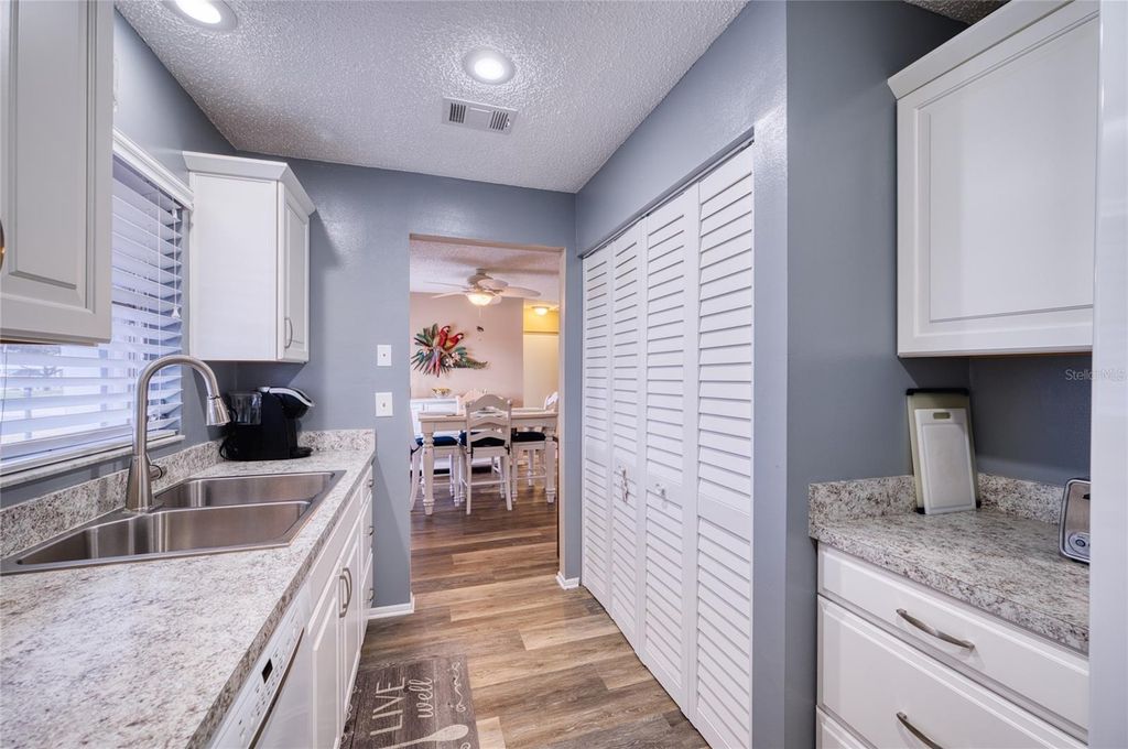 Image 8 of property listing at 3803 41ST STREET COURT W 3803, Bradenton, FL 34205