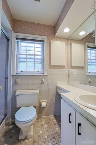 42 Fleming Road, Wyoming, OH 45215