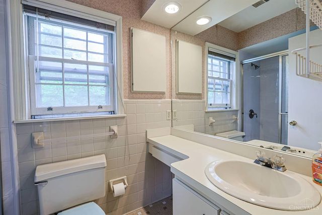 42 Fleming Road, Wyoming, OH 45215