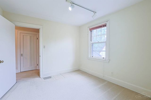 42 Fleming Road, Wyoming, OH 45215