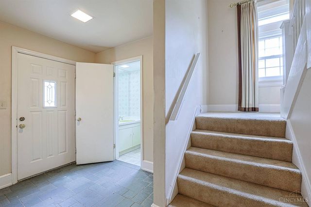 42 Fleming Road, Wyoming, OH 45215