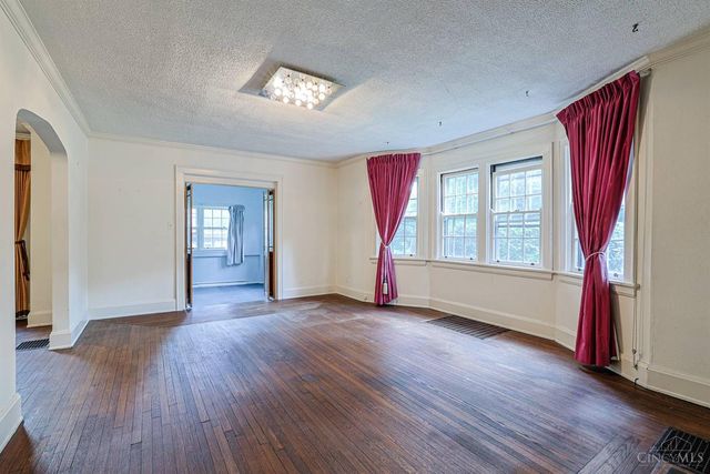 42 Fleming Road, Wyoming, OH 45215