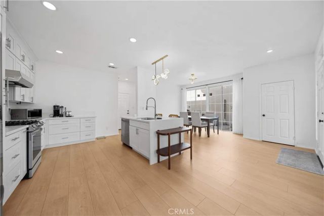 13050 Arborwalk Ln, Tustin, CA 92782