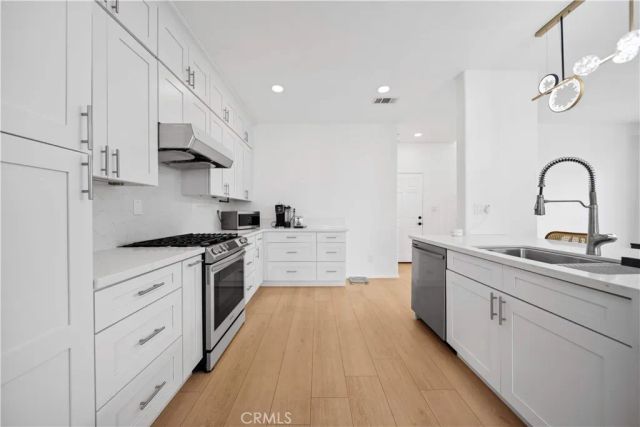 13050 Arborwalk Ln, Tustin, CA 92782