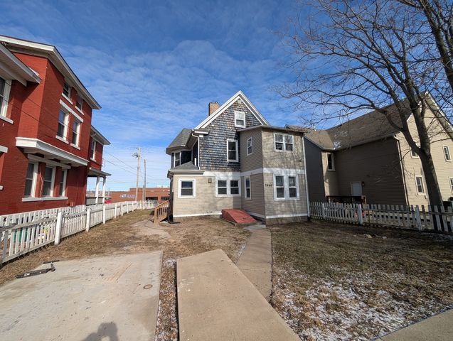 2940 5th Avenue, Rock Island, IL 61201