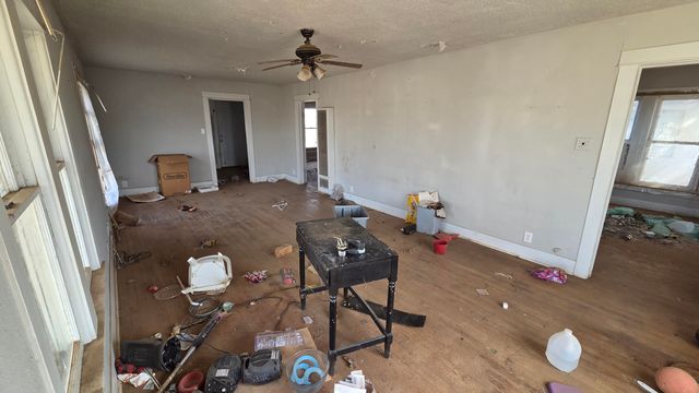 800 S 10th Street, Slaton, TX 79364