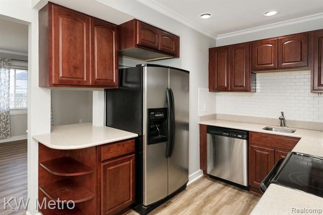 2377 Walton Boulevard 11, Rochester Hills, MI 48309