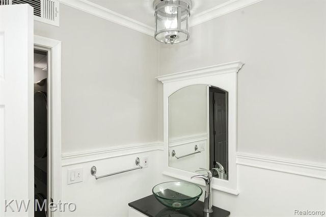 2377 Walton Boulevard 11, Rochester Hills, MI 48309