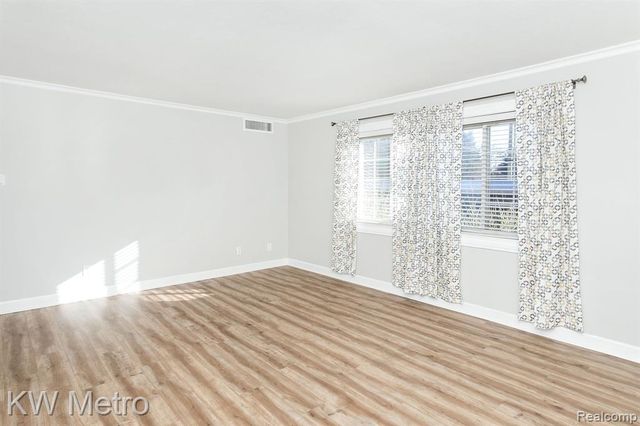 2377 Walton Boulevard 11, Rochester Hills, MI 48309