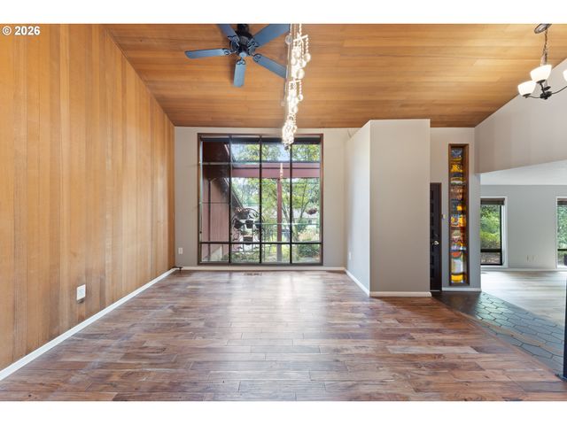35 DA VINCI St, Lake Oswego, OR 97035