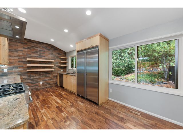 35 DA VINCI St, Lake Oswego, OR 97035