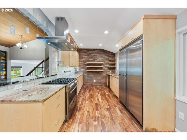 35 DA VINCI St, Lake Oswego, OR 97035