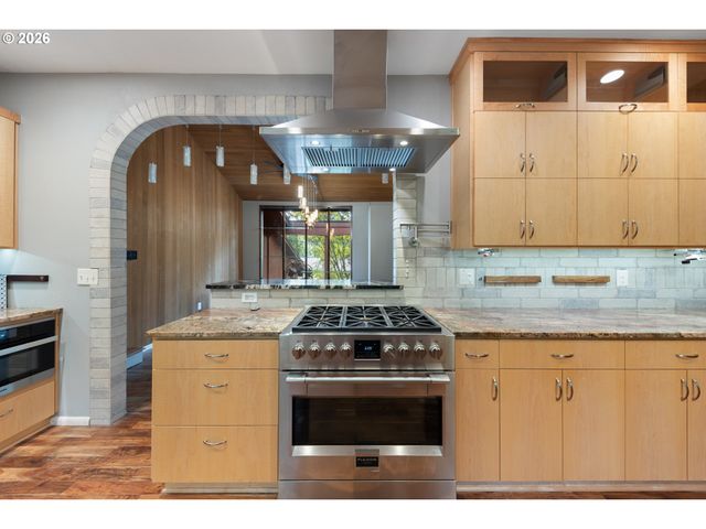 35 DA VINCI St, Lake Oswego, OR 97035