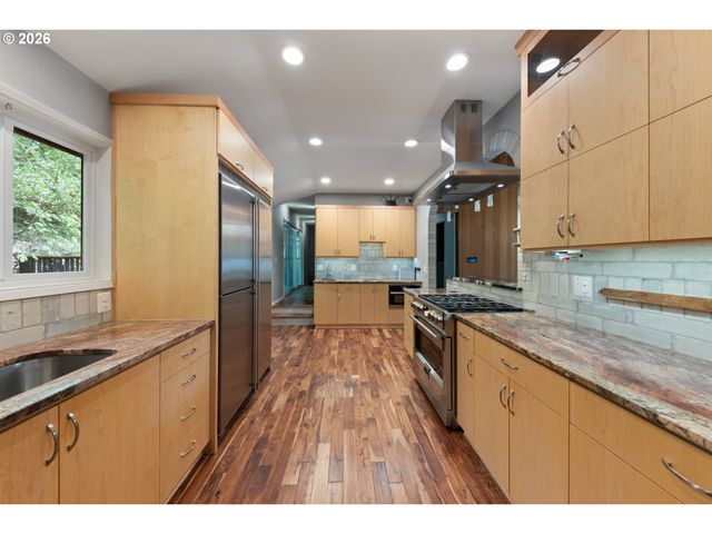35 DA VINCI St, Lake Oswego, OR 97035