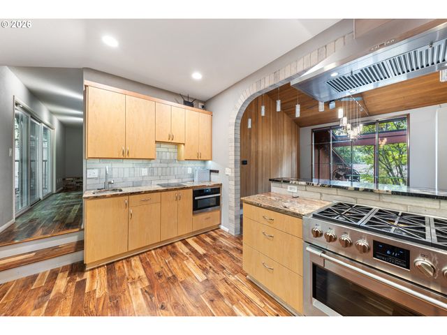 35 DA VINCI St, Lake Oswego, OR 97035