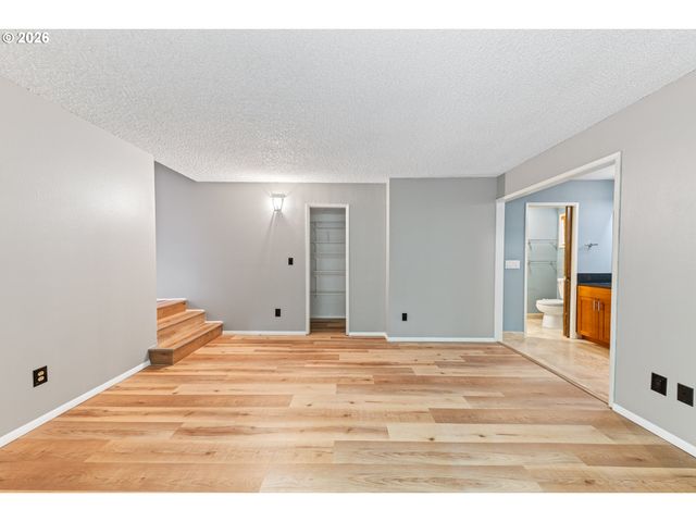 35 DA VINCI St, Lake Oswego, OR 97035
