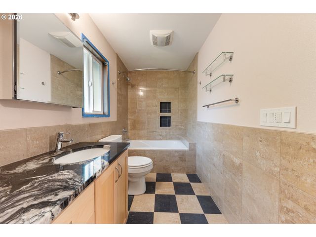 35 DA VINCI St, Lake Oswego, OR 97035