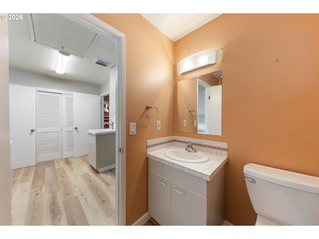 35 DA VINCI St, Lake Oswego, OR 97035