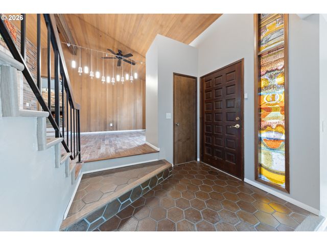 35 DA VINCI St, Lake Oswego, OR 97035