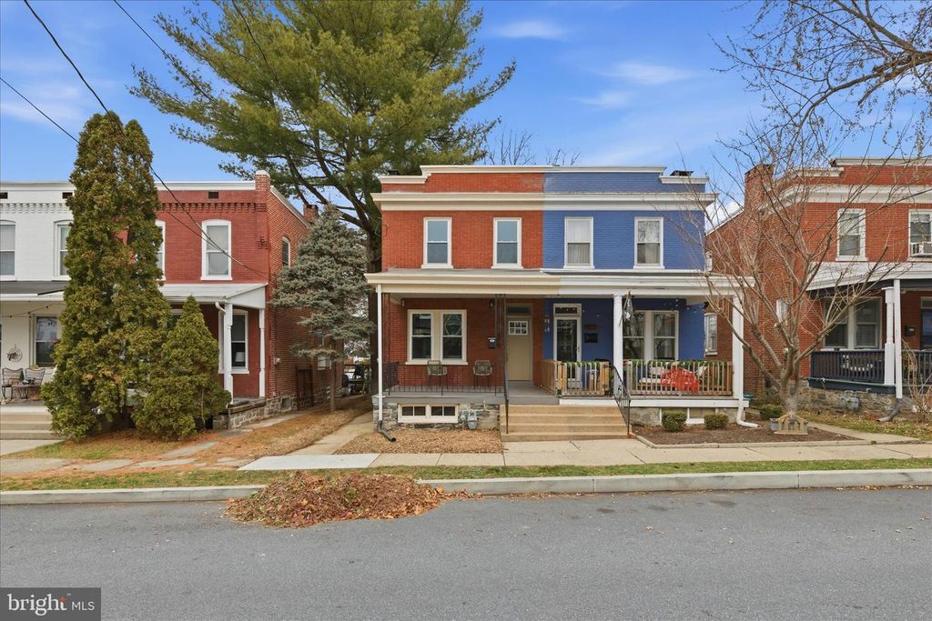 Image 2 of property listing at 929 EDGEWOOD AVE, Lancaster, PA 17603