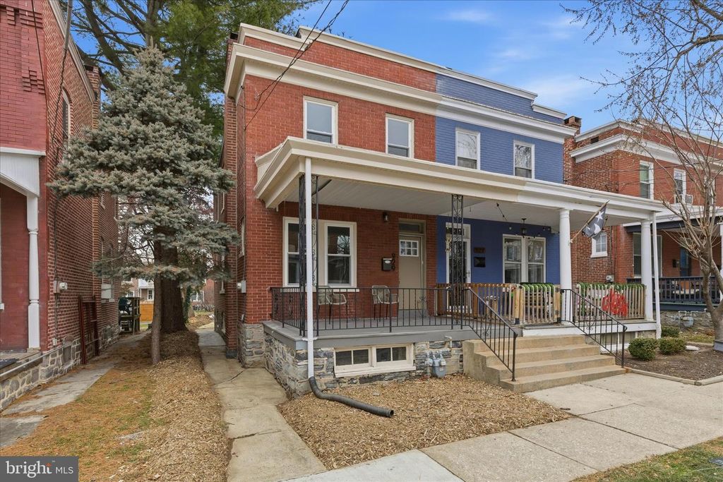 Image 3 of property listing at 929 EDGEWOOD AVE, Lancaster, PA 17603