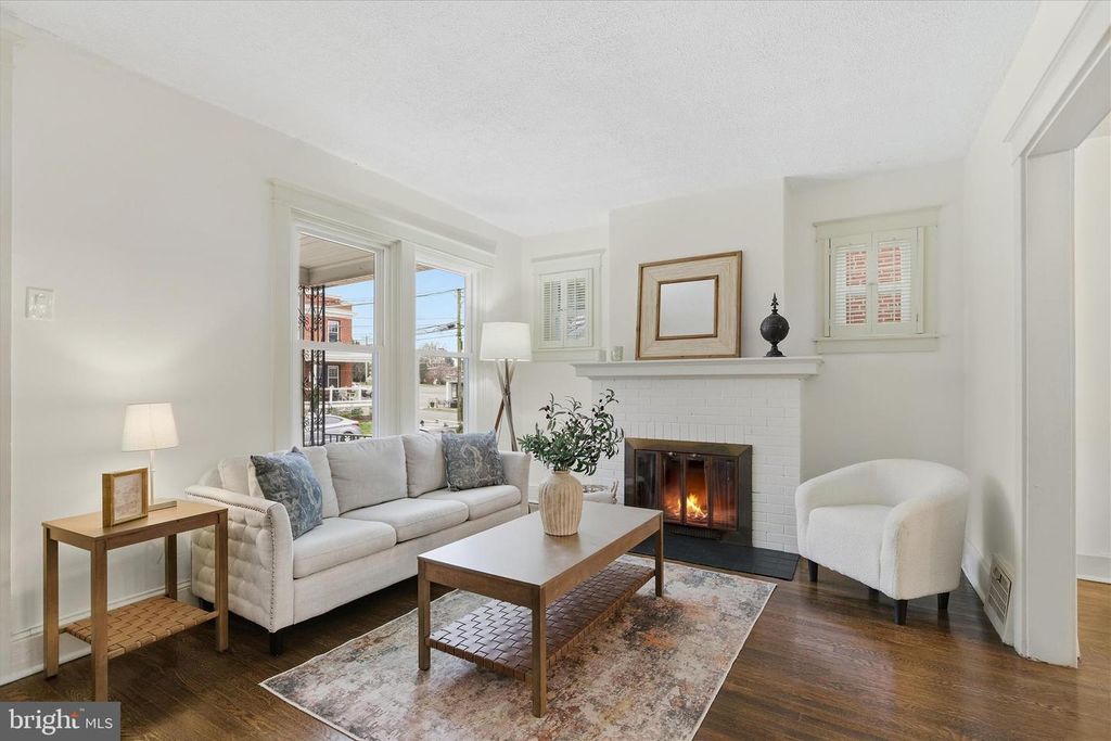 Image 6 of property listing at 929 EDGEWOOD AVE, Lancaster, PA 17603