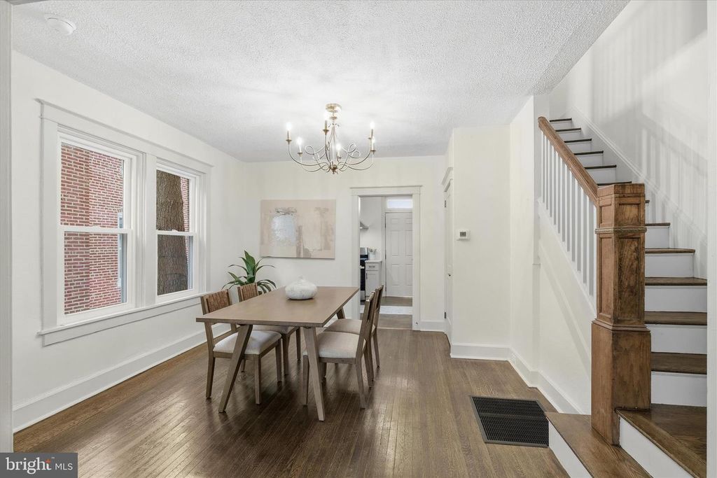 Image 8 of property listing at 929 EDGEWOOD AVE, Lancaster, PA 17603