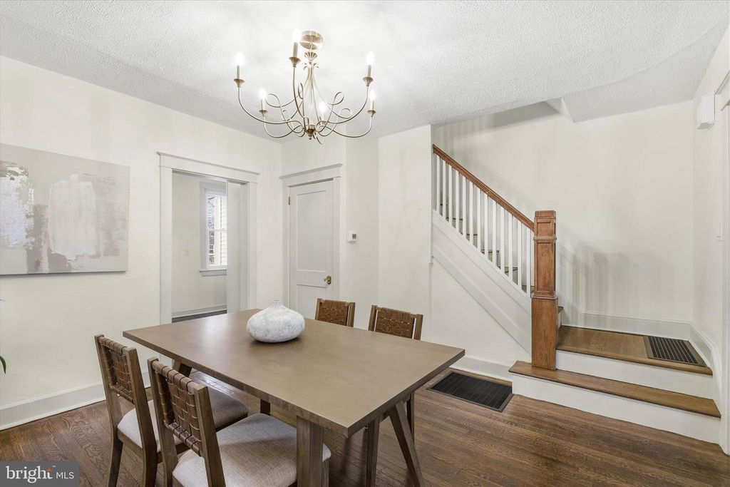 Image 9 of property listing at 929 EDGEWOOD AVE, Lancaster, PA 17603