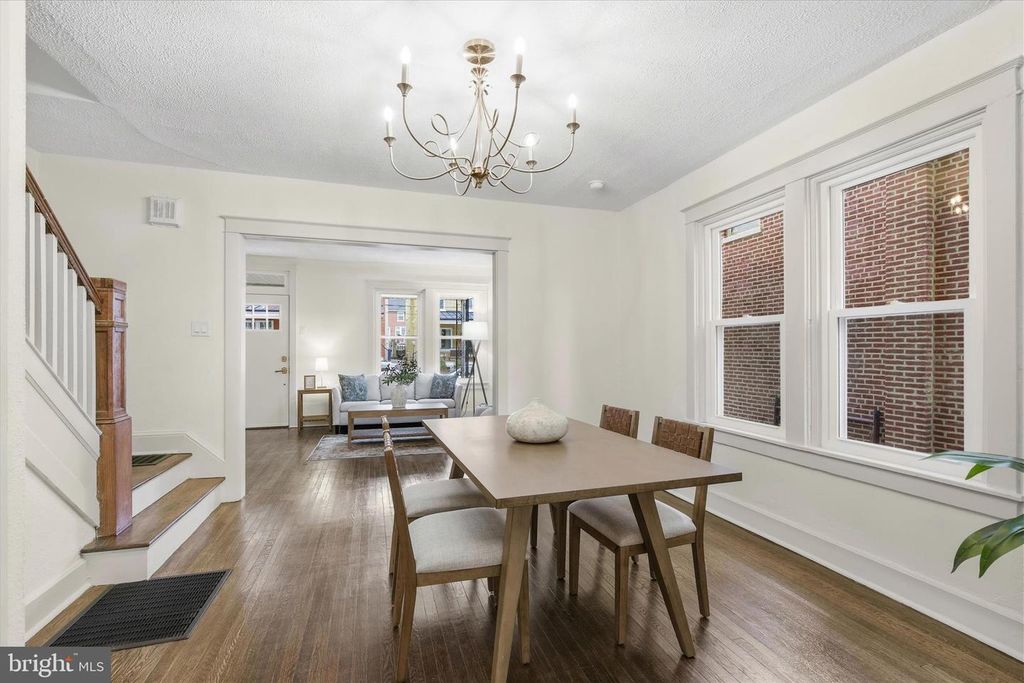 Image 10 of property listing at 929 EDGEWOOD AVE, Lancaster, PA 17603