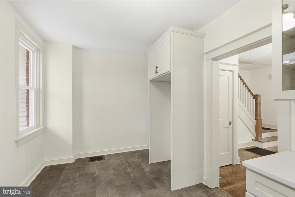 Image 14 of property listing at 929 EDGEWOOD AVE, Lancaster, PA 17603