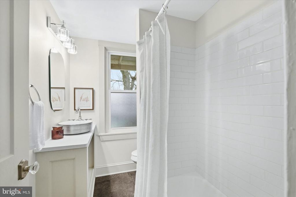 Image 20 of property listing at 929 EDGEWOOD AVE, Lancaster, PA 17603