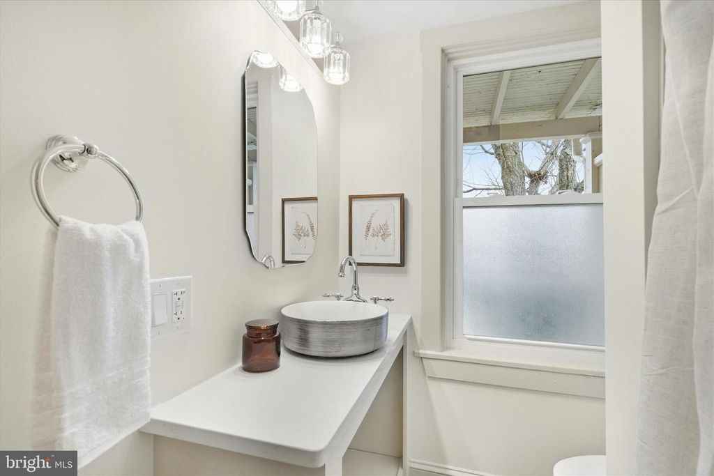 Image 21 of property listing at 929 EDGEWOOD AVE, Lancaster, PA 17603