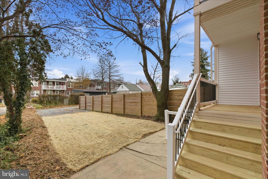 Image 28 of property listing at 929 EDGEWOOD AVE, Lancaster, PA 17603