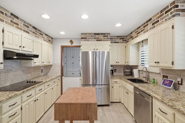 16003 S Lewis Avenue, Bixby, OK 74008