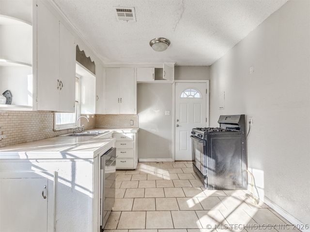 1127 E 26th Place N, Tulsa, OK 74106