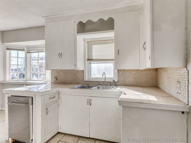 1127 E 26th Place N, Tulsa, OK 74106