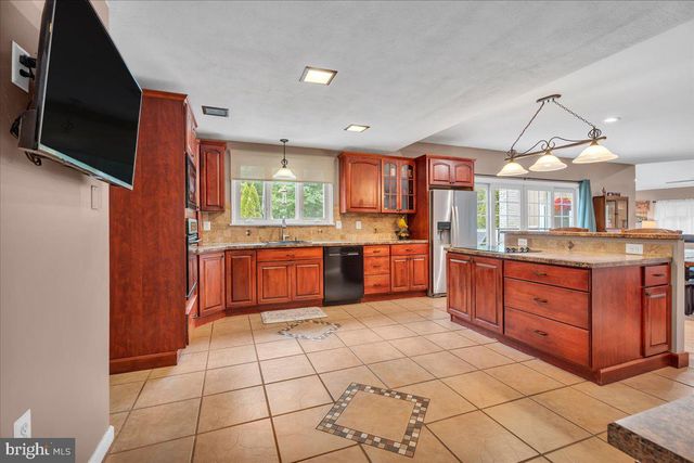 64 BLUE ANCHOR RD, Sicklerville, NJ 08081