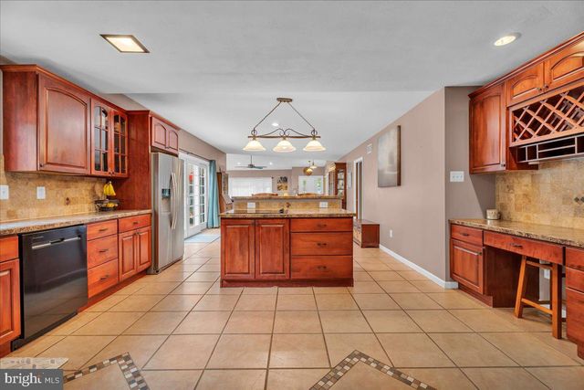 64 BLUE ANCHOR RD, Sicklerville, NJ 08081