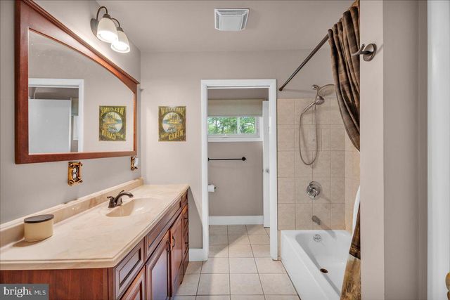 64 BLUE ANCHOR RD, Sicklerville, NJ 08081