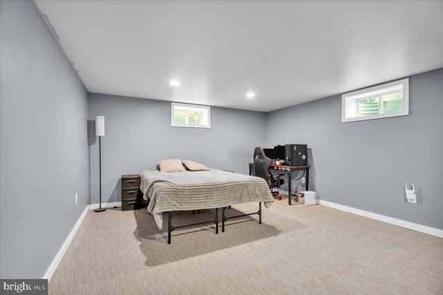 64 BLUE ANCHOR RD, Sicklerville, NJ 08081