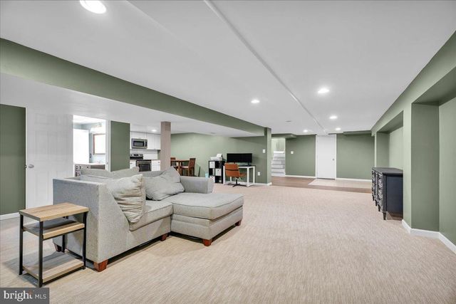 64 BLUE ANCHOR RD, Sicklerville, NJ 08081