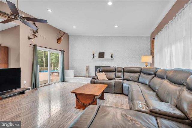 64 BLUE ANCHOR RD, Sicklerville, NJ 08081