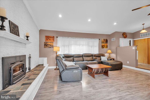 64 BLUE ANCHOR RD, Sicklerville, NJ 08081