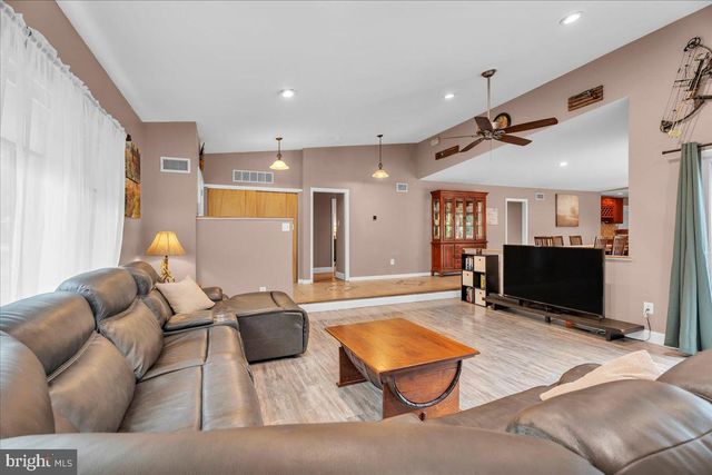 64 BLUE ANCHOR RD, Sicklerville, NJ 08081